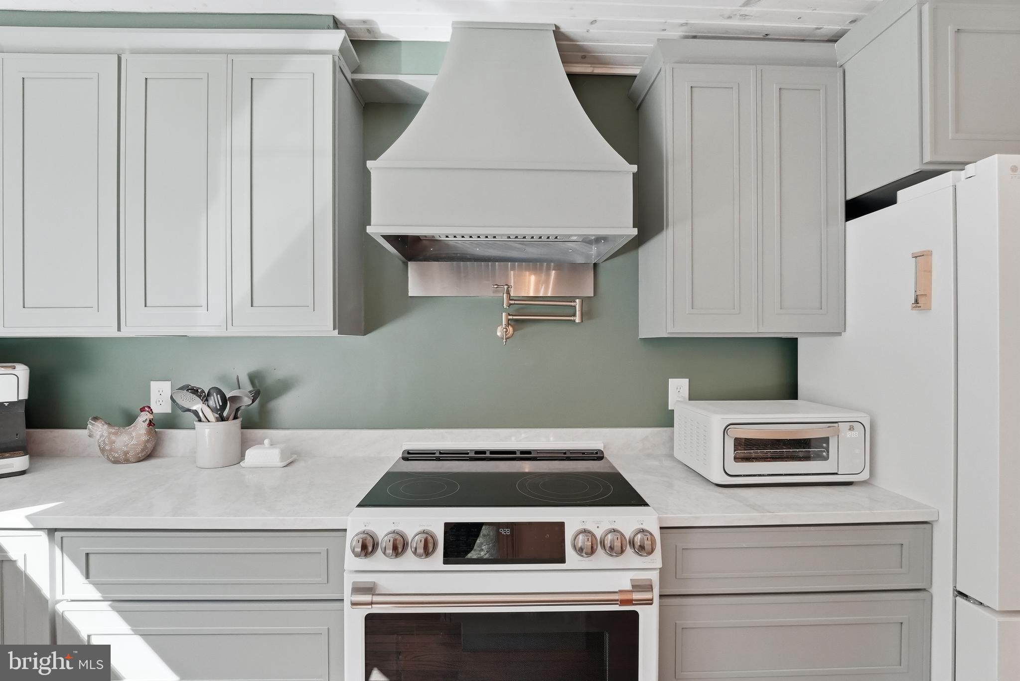 10 Ashby Road Sperryville, VA 22740 - Photo 8 of 70 Stove with range hood and pot filler