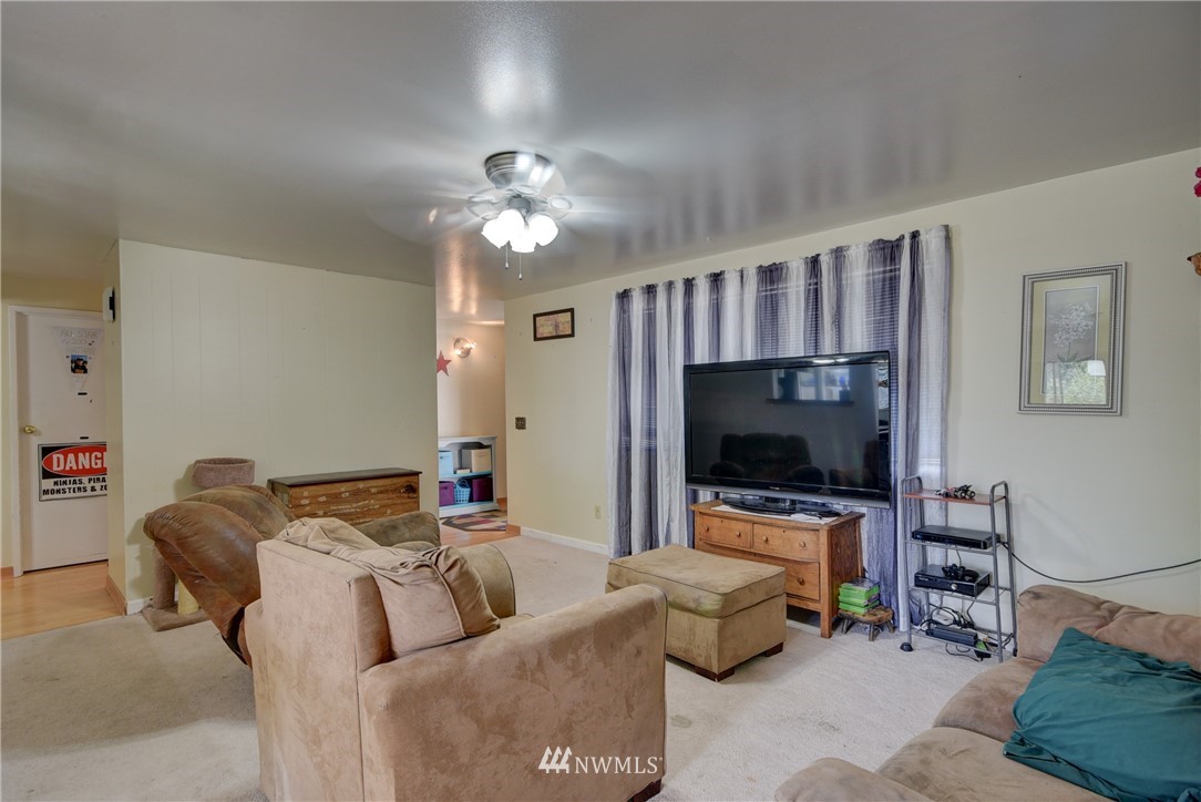 1018 Ridgeway Drive Oak Harbor, WA 98277 - Photo 4 of 22 Gallery Image 4
