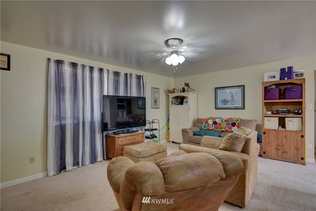 1018 Ridgeway Drive Oak Harbor, WA 98277 - Photo 5 of 22 Gallery Image 5