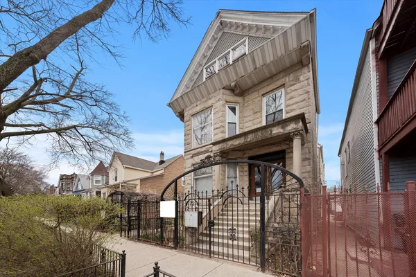 $1,625 | 2728 North Drake Avenue, Unit 1N, Chicago, IL 60647