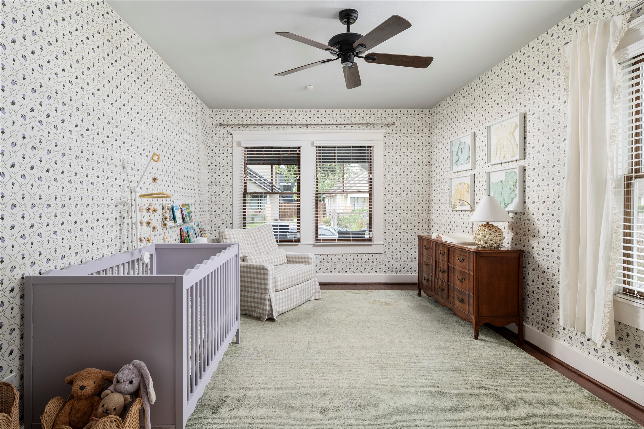 602 Aurora Street Houston, TX 77008 - Photo 16 of 36 Secondary bedroom with generous proportions and multiple windows bringing in natural light. The size allows for full bedroom furniture while still maintaining an open feel. A flexible space that can easily adapt to different needs.