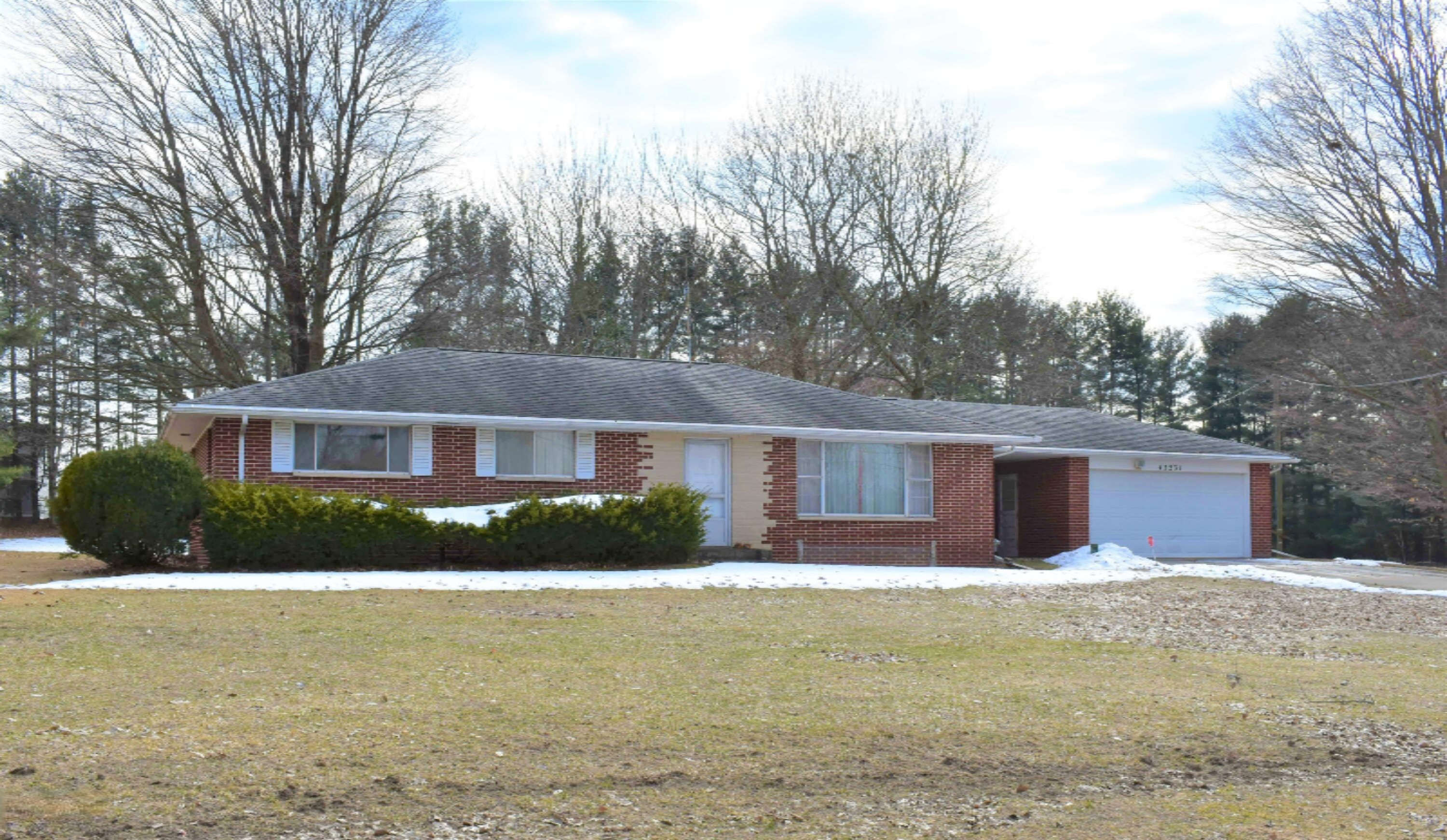 43231 Parkhurst Drive Decatur, MI 49045 - Photo 1 of 55 Front