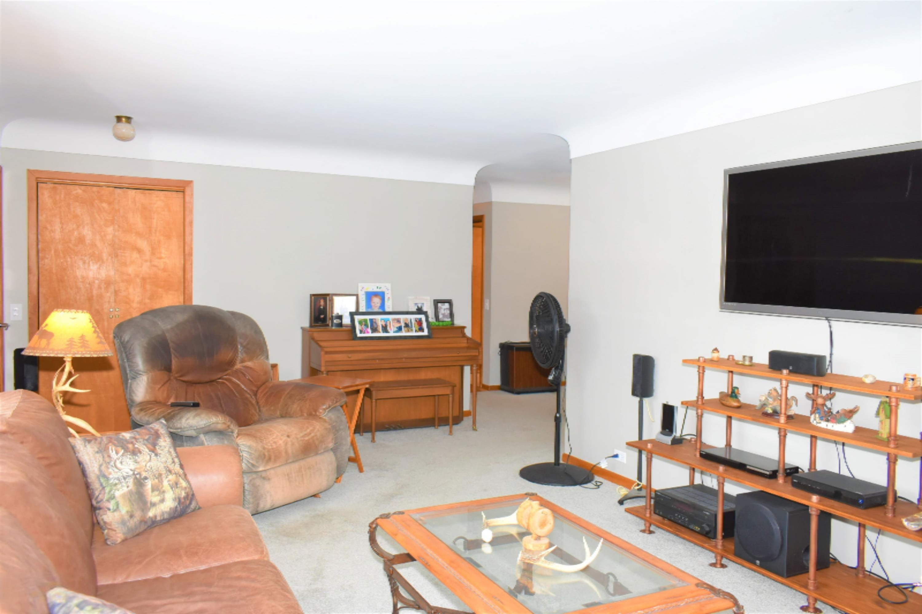 43231 Parkhurst Drive Decatur, MI 49045 - Photo 25 of 55 Living Room