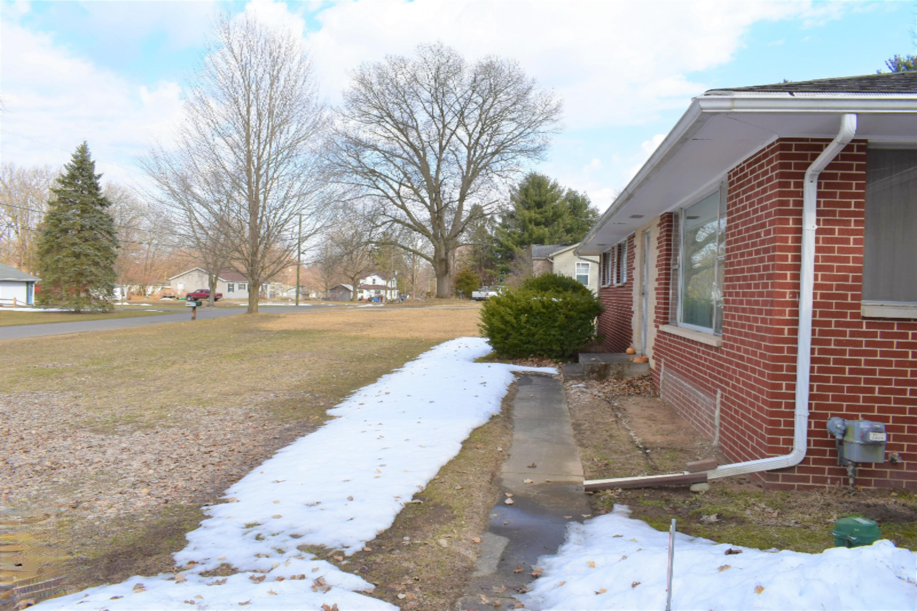 43231 Parkhurst Drive Decatur, MI 49045 - Photo 3 of 55 Front