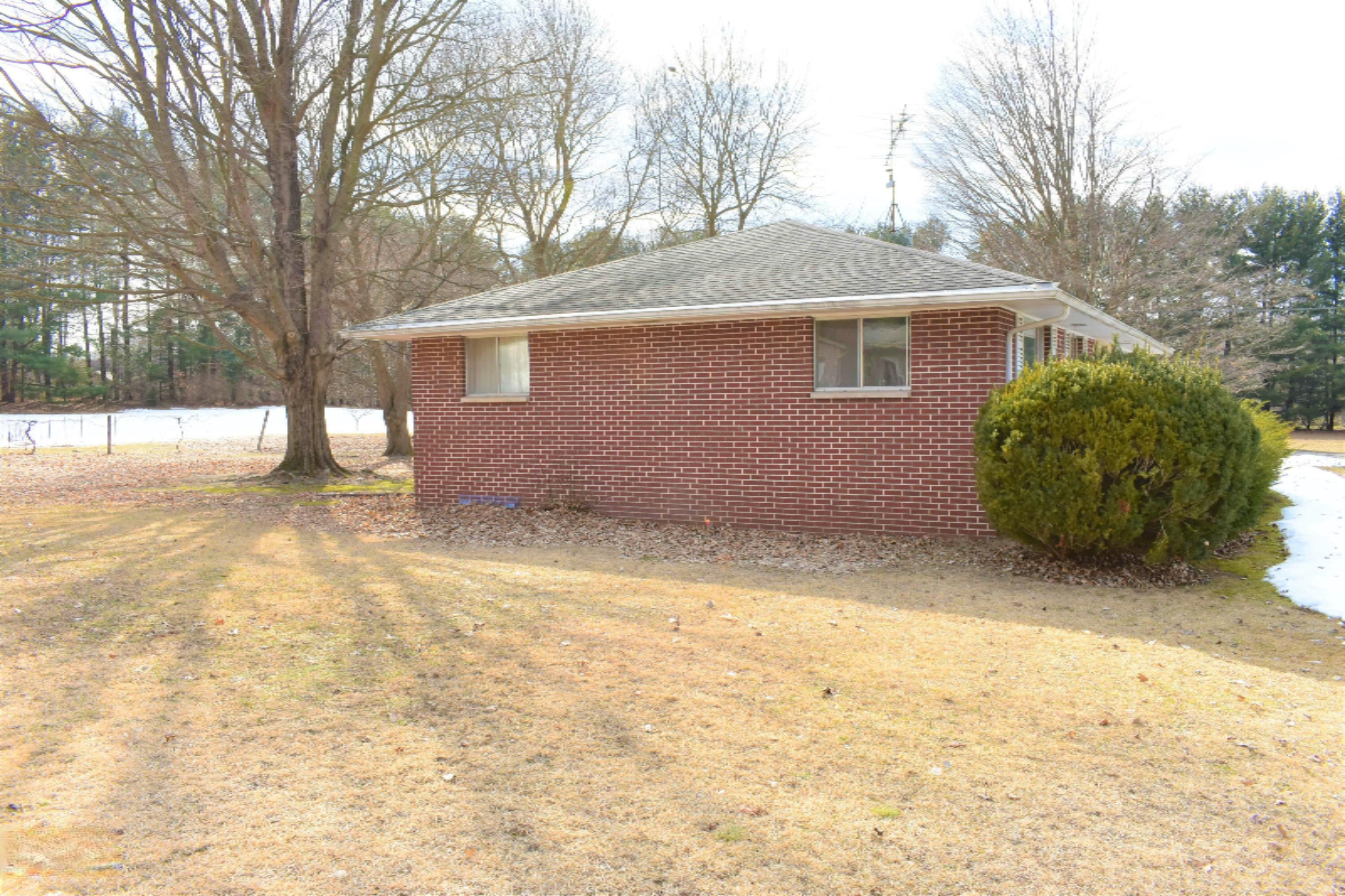 43231 Parkhurst Drive Decatur, MI 49045 - Photo 7 of 55 Left Side