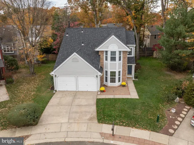 a view of house with garden