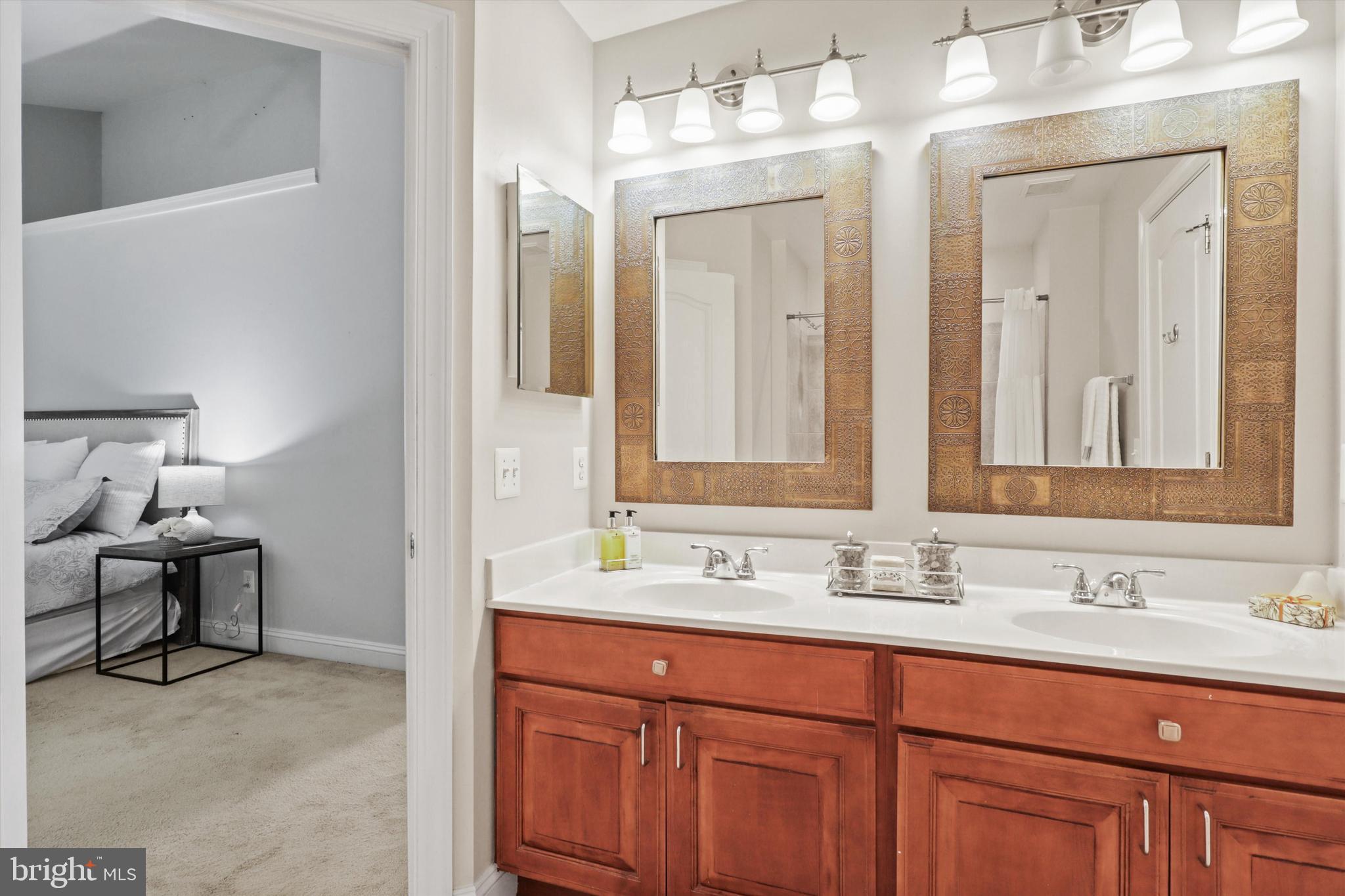7042 Balmoral Forest Road Clifton, VA 20124 - Photo 44 of 77 Full Bath
