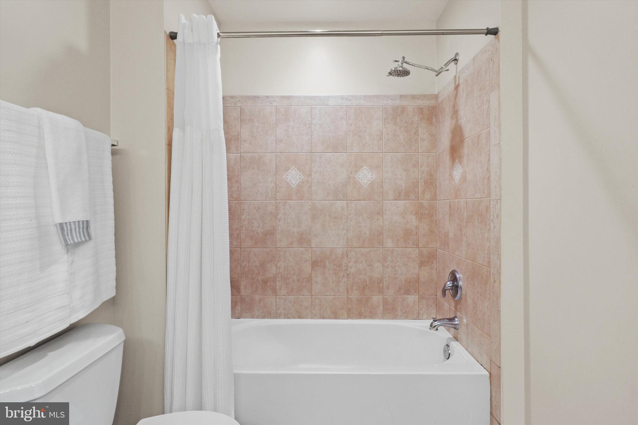 7042 Balmoral Forest Road Clifton, VA 20124 - Photo 45 of 77 Full Bath