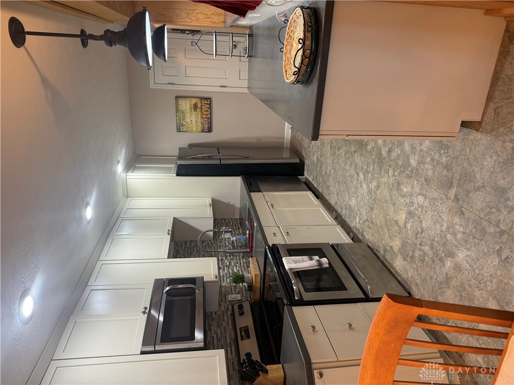 1943 Washington South Road Dayton, OH 45458 - Photo 11 of 25