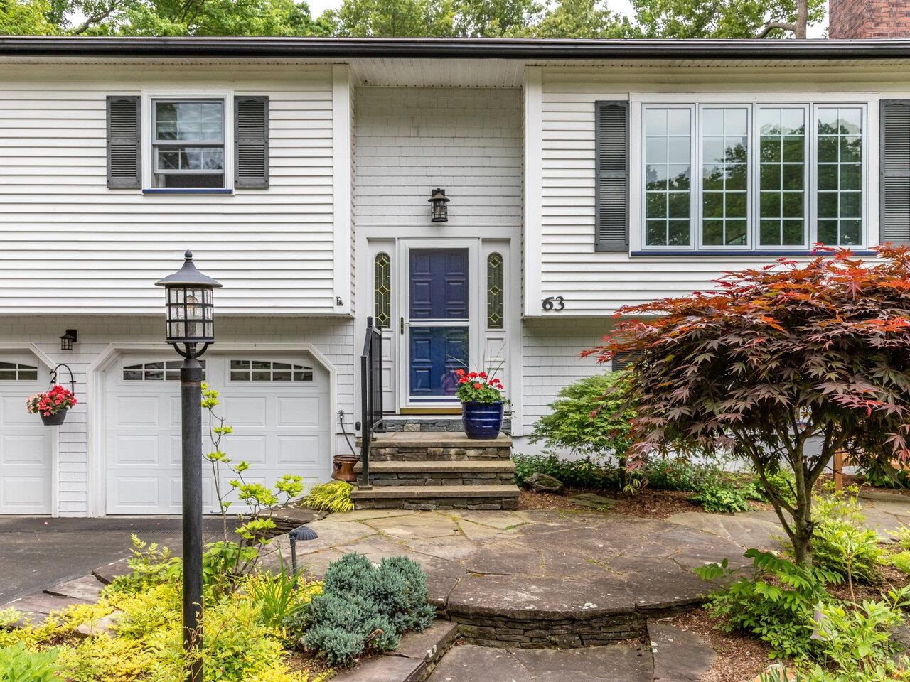 63 Robin Road Colchester, VT 05446 - Photo 2 of 55