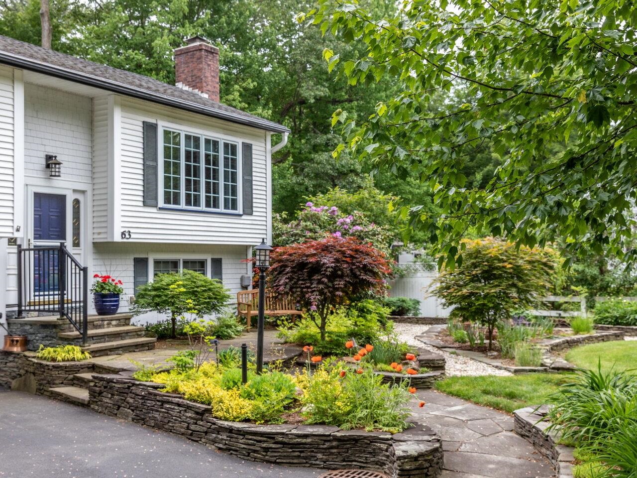 63 Robin Road Colchester, VT 05446 - Photo 3 of 55