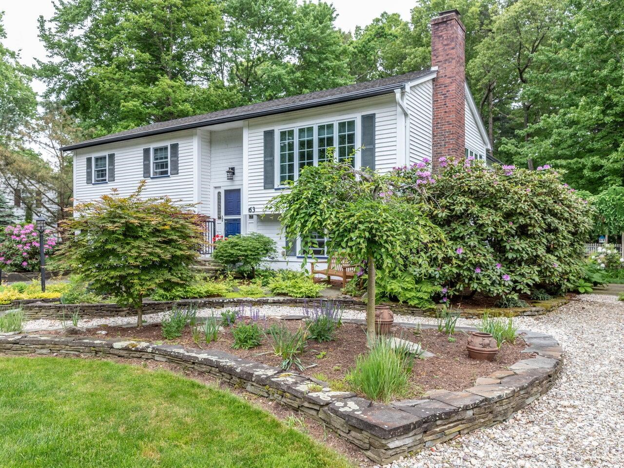 63 Robin Road Colchester, VT 05446 - Photo 4 of 55