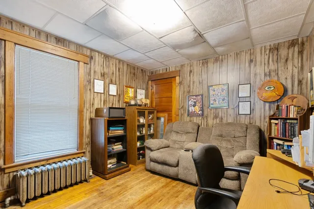 a view of a yard in front of a house with large tree