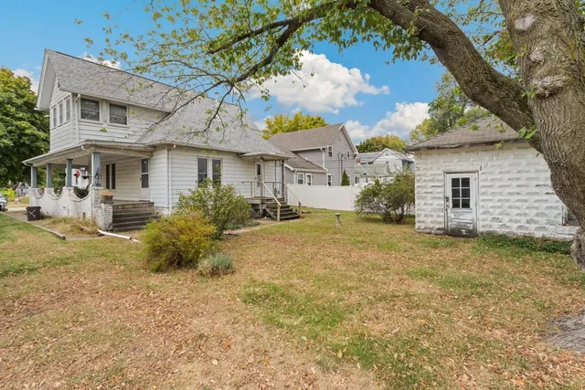 $84,900 | 407 2nd Avenue, Rock Falls, IL 61071