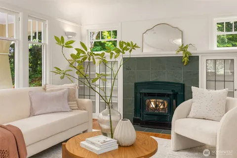 $1,098,000 | 14864 Sivertson Road Northeast, Bainbridge Island, WA 98110
