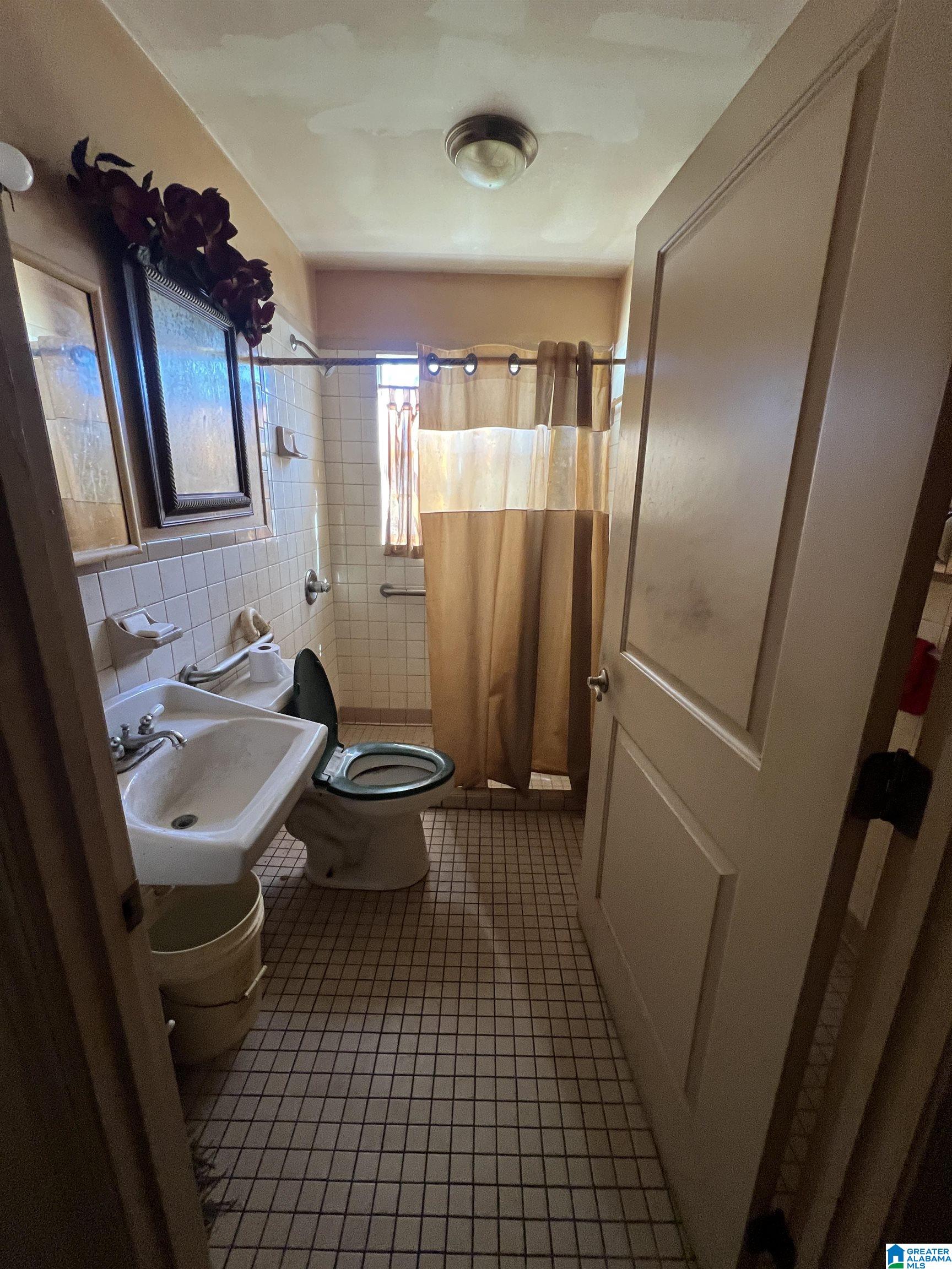 1311 18th Way Southwest Birmingham, AL 35211 - Photo 4 of 10