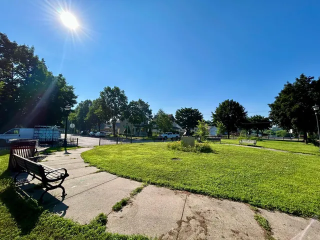 $49,900 | 809 Park Street, St. Paul, MN 55117