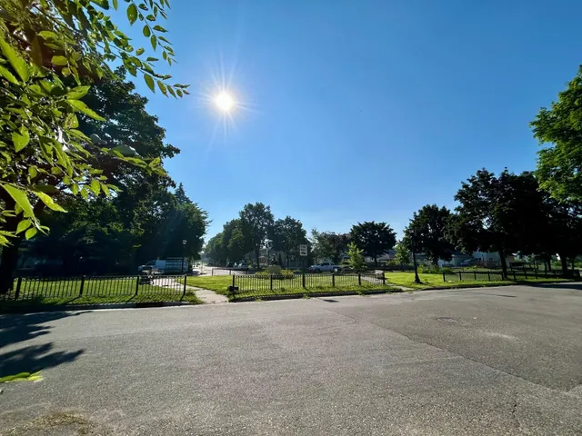 $49,900 | 809 Park Street, St. Paul, MN 55117