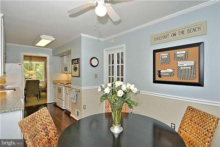 11720 Dry River Court Reston, VA 20191 - Photo 3 of 30 Large Breakfast Area w/ Decorative Trim Detail