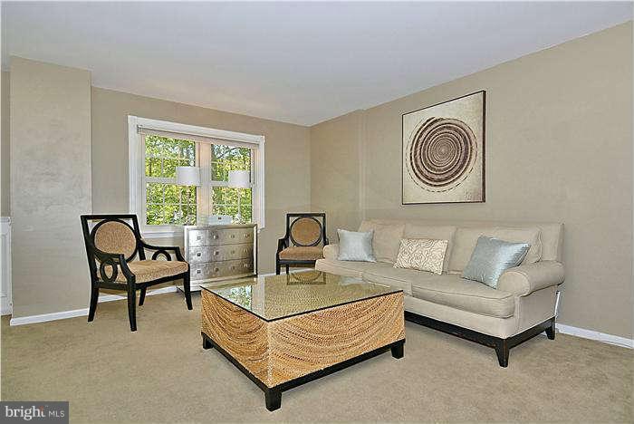 11720 Dry River Court Reston, VA 20191 - Photo 8 of 30 Over sized Living Room- Entertain w/ Confidence!