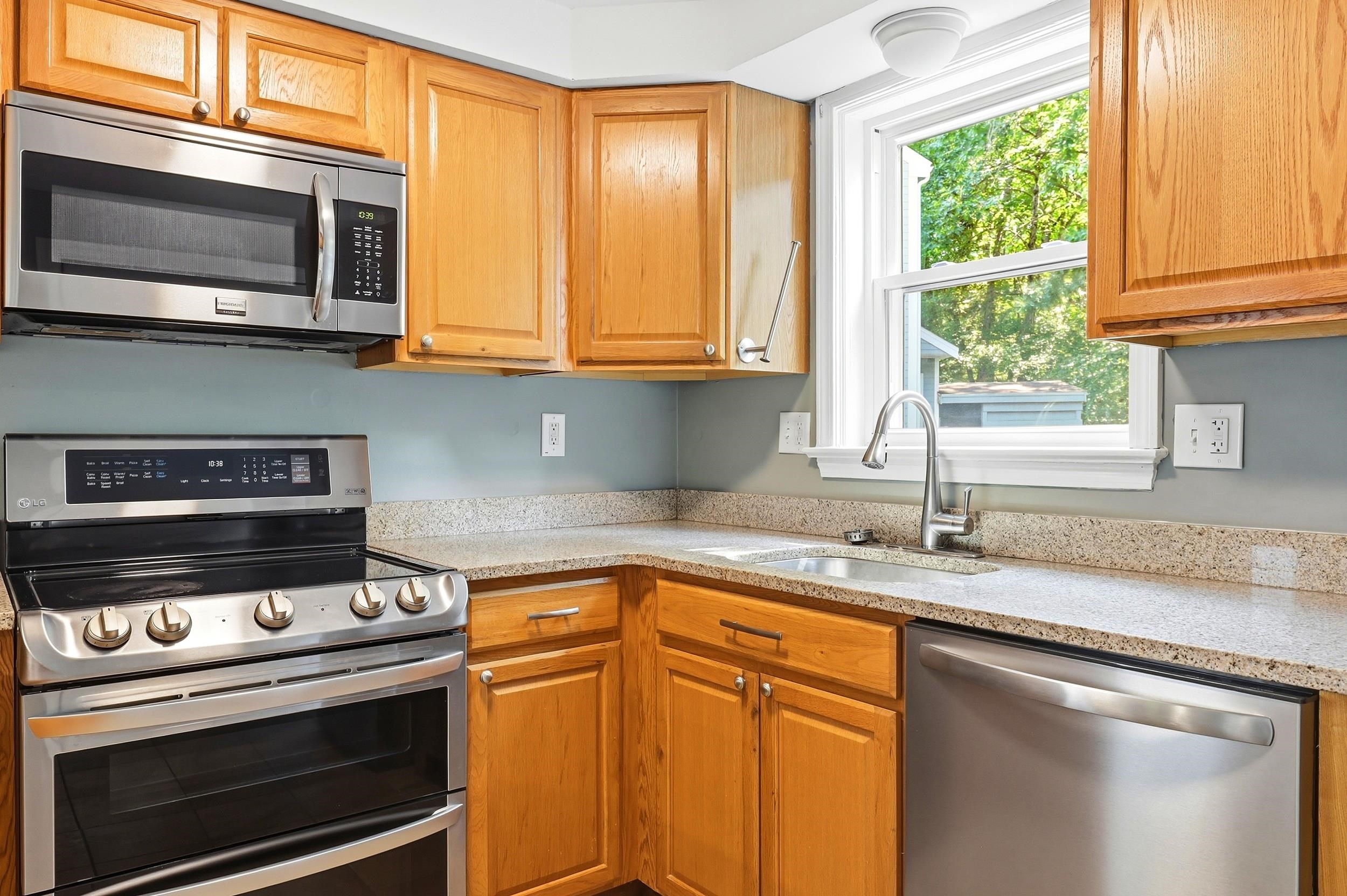7 Chestnut Circle Merrimack, NH 03054 - Photo 13 of 35