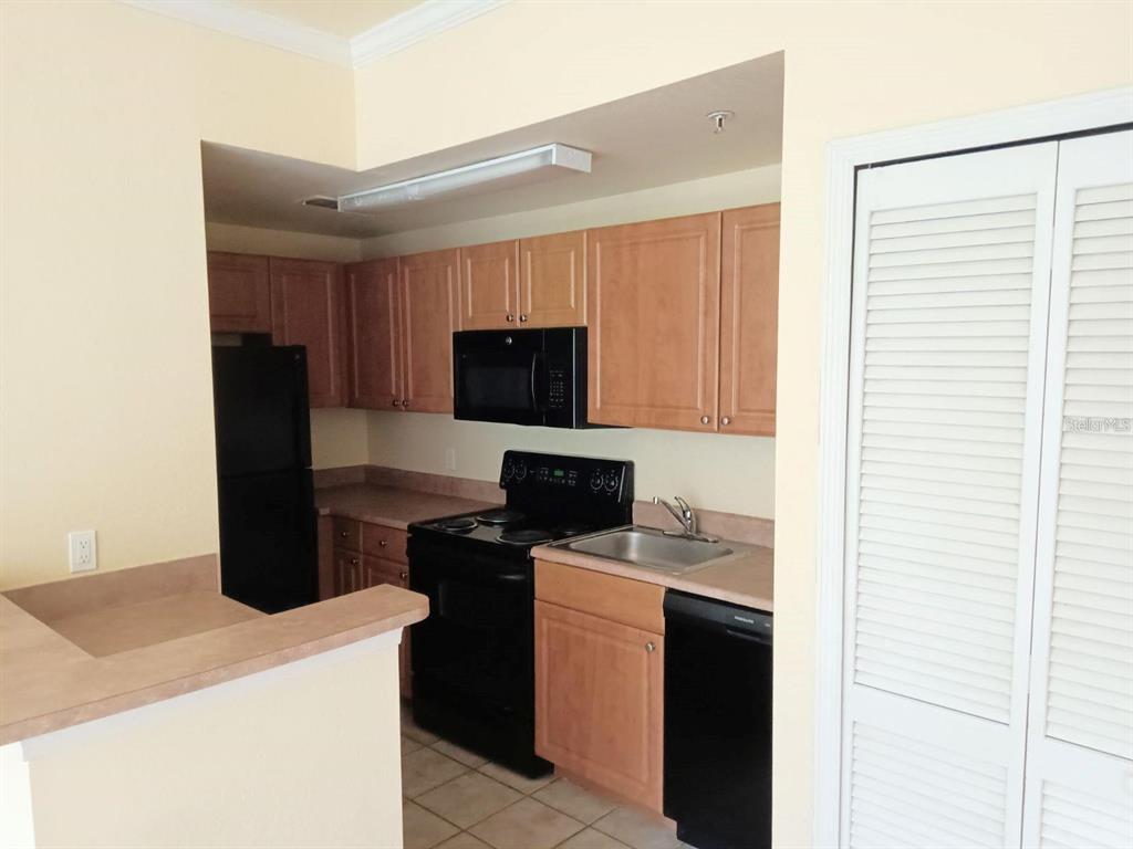 5591 Rosehill Road, Unit 104 Sarasota, FL 34233 - Photo 5 of 16