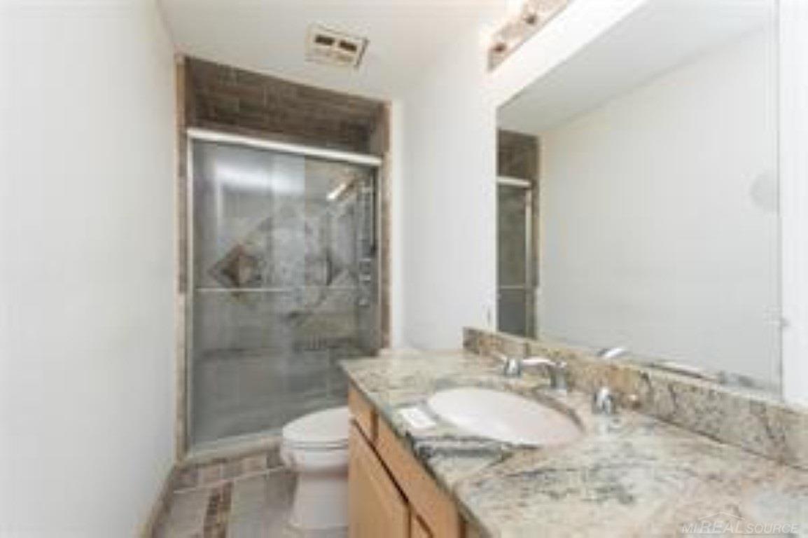 29769 Farmbrook Road Southfield, MI 48034 - Photo 6 of 16