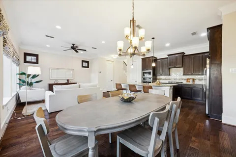 $385,000 | 11116 Sherwood Oak Lane, Houston, TX 77043