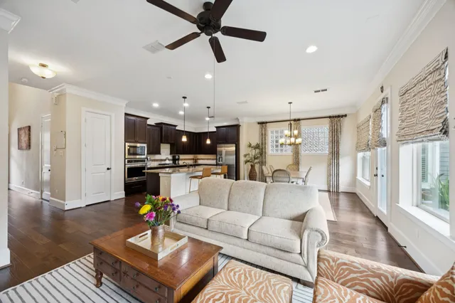 $399,000 | 11116 Sherwood Oak Lane, Houston, TX 77043