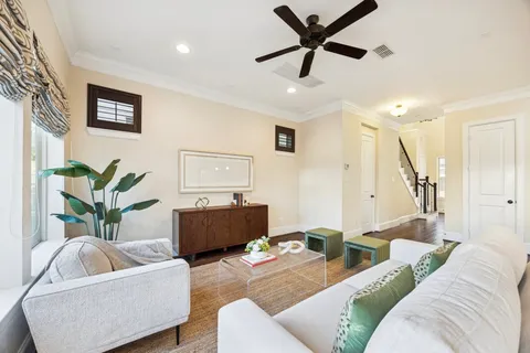 $385,000 | 11116 Sherwood Oak Lane, Houston, TX 77043