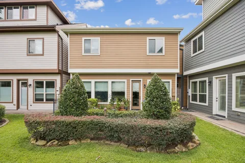 $385,000 | 11116 Sherwood Oak Lane, Houston, TX 77043