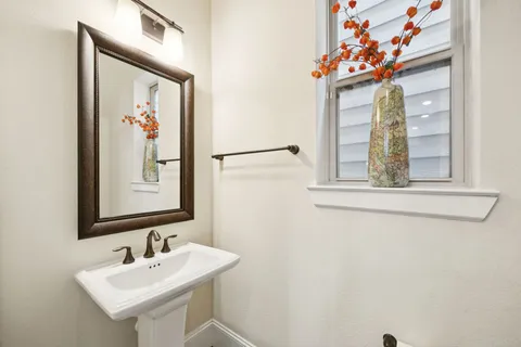 $399,000 | 11116 Sherwood Oak Lane, Houston, TX 77043