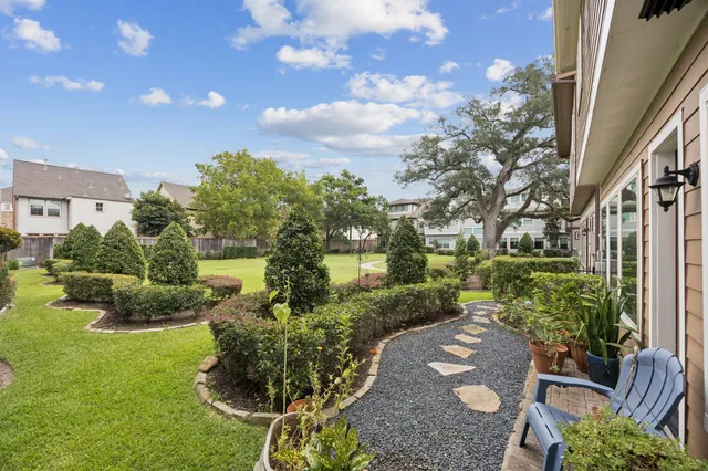 $399,000 | 11116 Sherwood Oak Lane, Houston, TX 77043