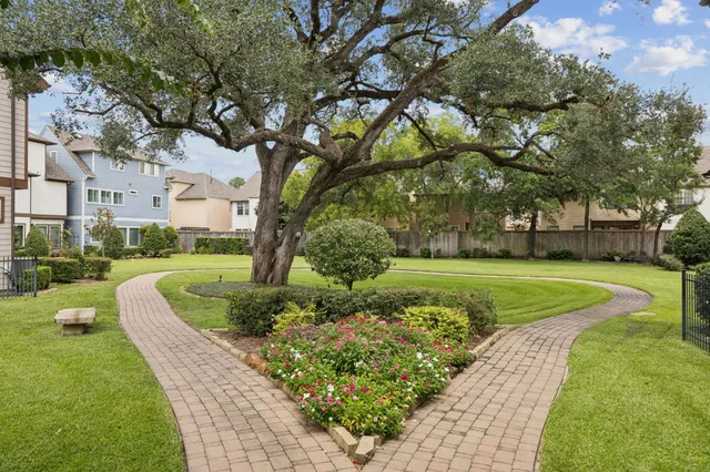 $399,000 | 11116 Sherwood Oak Lane, Houston, TX 77043