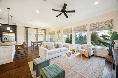 $385,000 | 11116 Sherwood Oak Lane, Houston, TX 77043