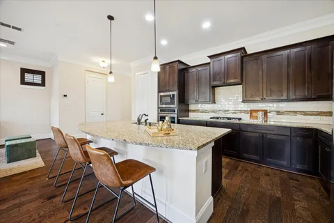 $385,000 | 11116 Sherwood Oak Lane, Houston, TX 77043