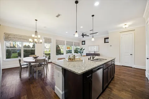 $385,000 | 11116 Sherwood Oak Lane, Houston, TX 77043