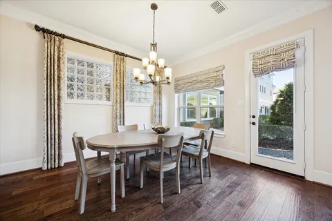 $385,000 | 11116 Sherwood Oak Lane, Houston, TX 77043