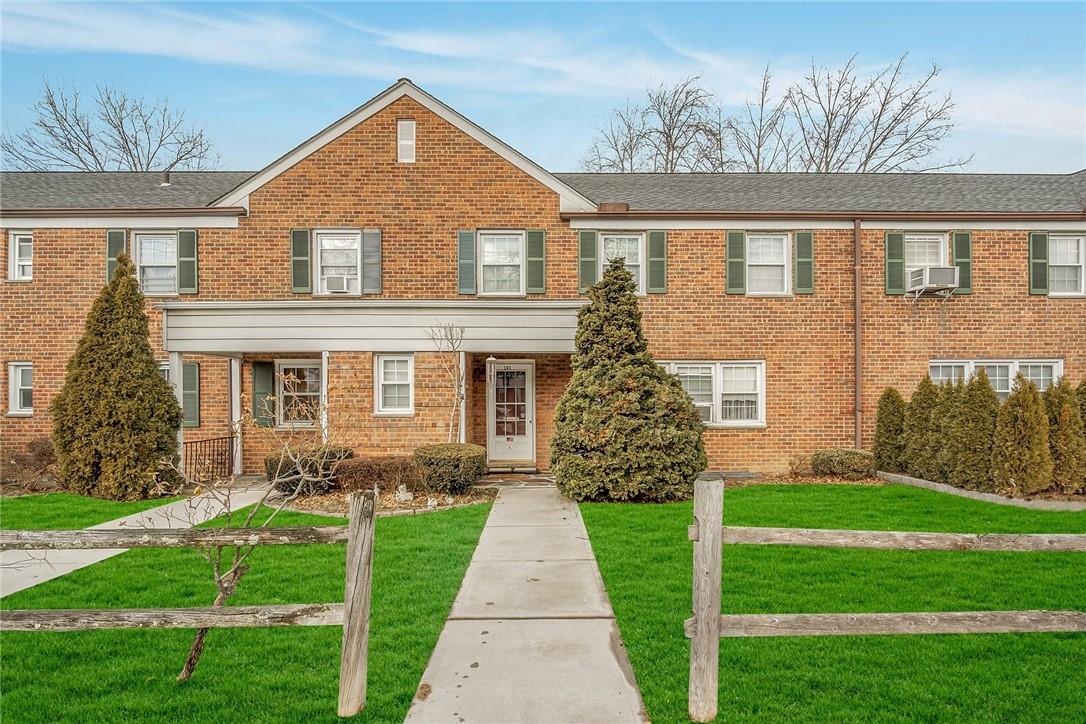 101 Robins Road, Unit 101 New Rochelle, NY 10801 - Photo 1 of 1 Gallery Image 1