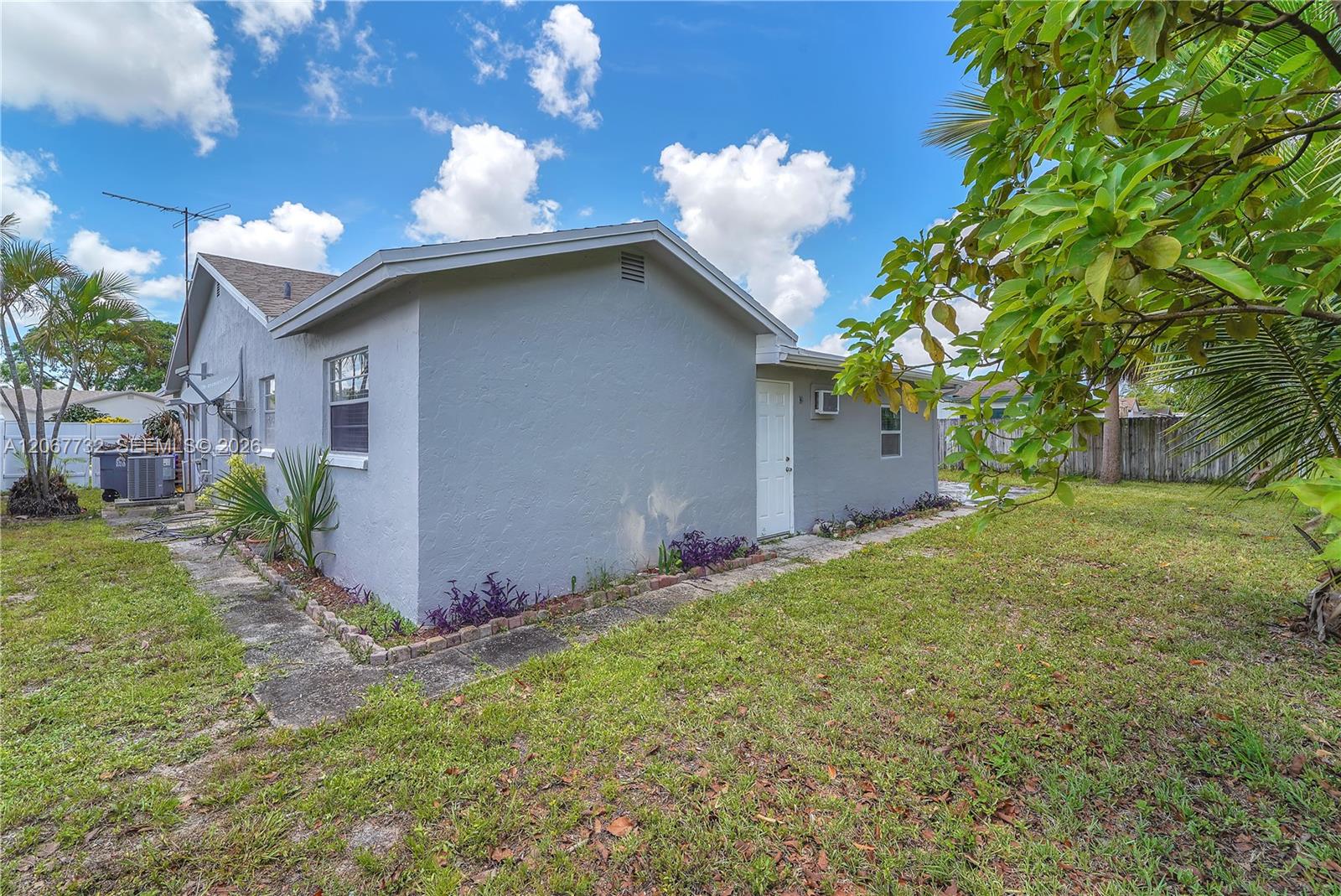 9242 Southwest 18th Road Boca Raton, FL 33428 - Photo 23 of 26 Gallery Image 23