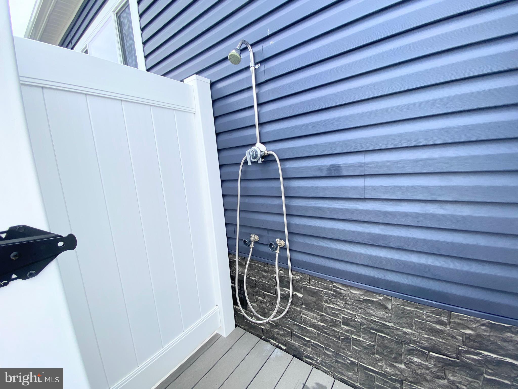 28170 Sloop Avenue, Unit E5A Long Neck, DE 19966 - Photo 30 of 44 Outdoor Shower