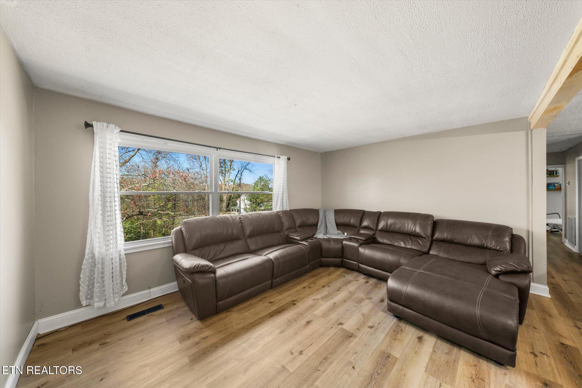 6439 Henegar Road Corryton, TN 37721 - Photo 3 of 25 03-6439-Henegar-Rd-Corryton-TN-3