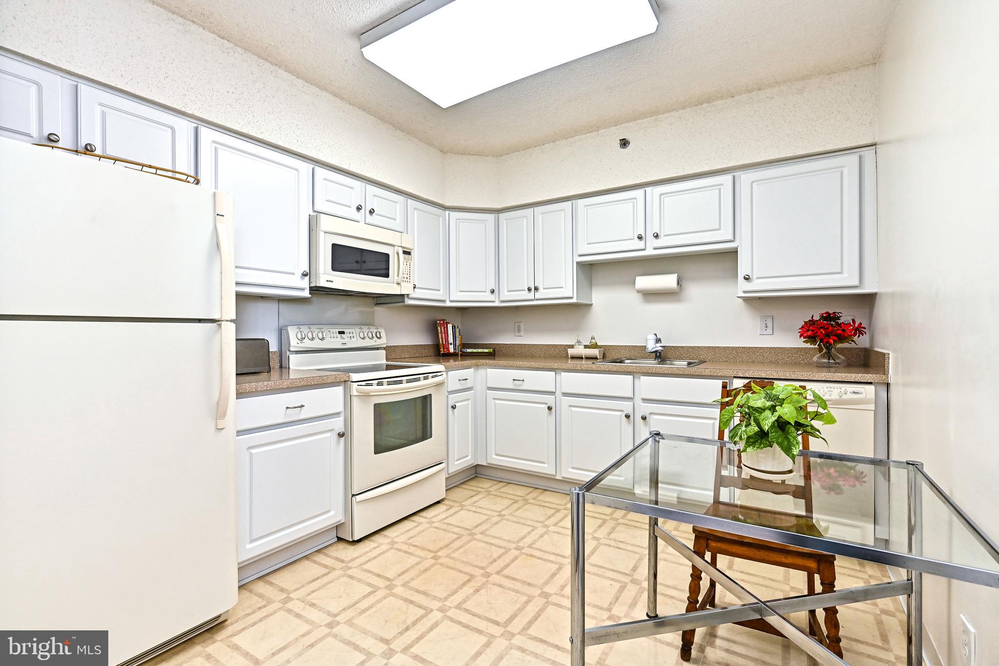 5505 Seminary Road, Unit 516N Falls Church, VA 22041 - Photo 9 of 46 Kitchen