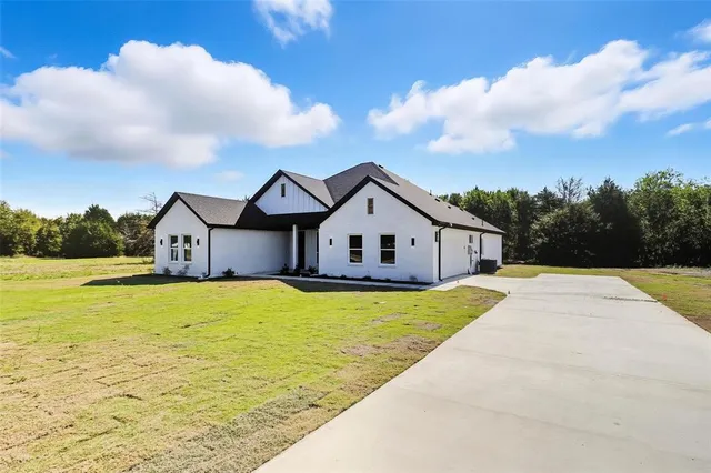 $424,800 | 1149 Grison Circle, Corsicana, TX 75109