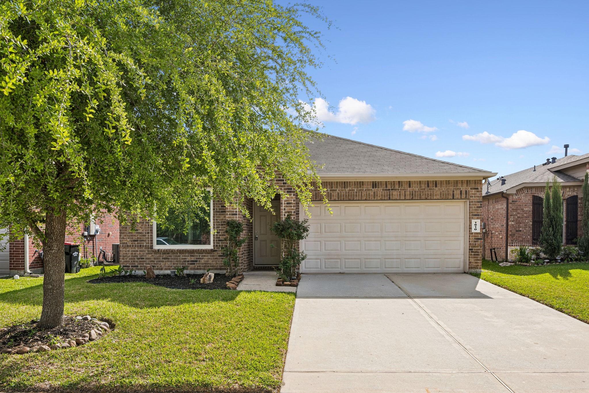 1910 Wagon Boss Road Houston, TX 77049 - Photo 2 of 22