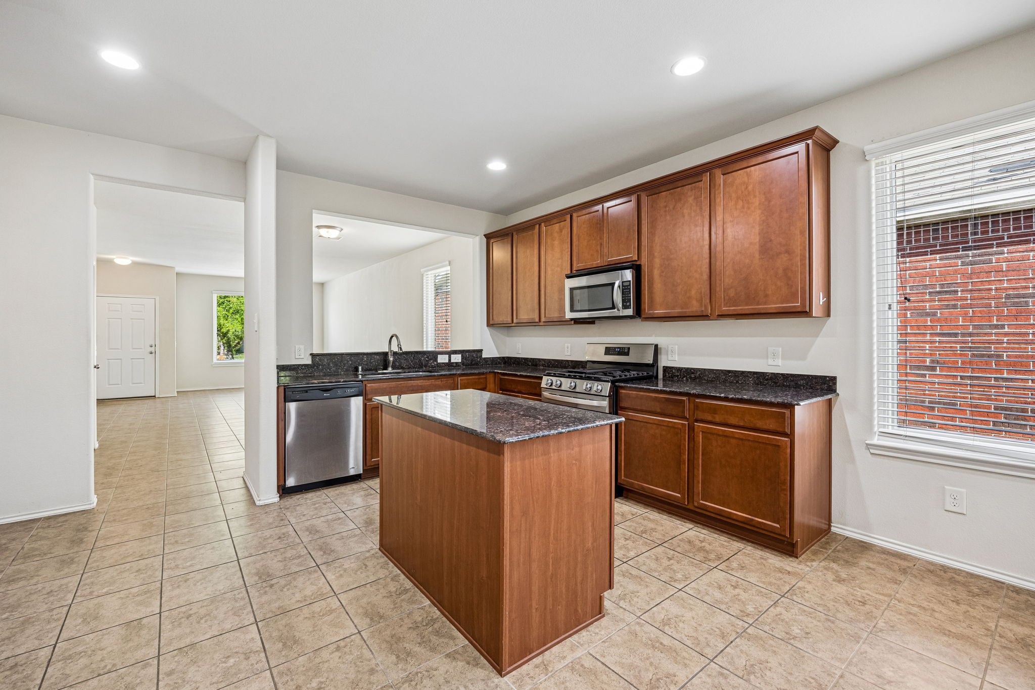 1910 Wagon Boss Road Houston, TX 77049 - Photo 4 of 22