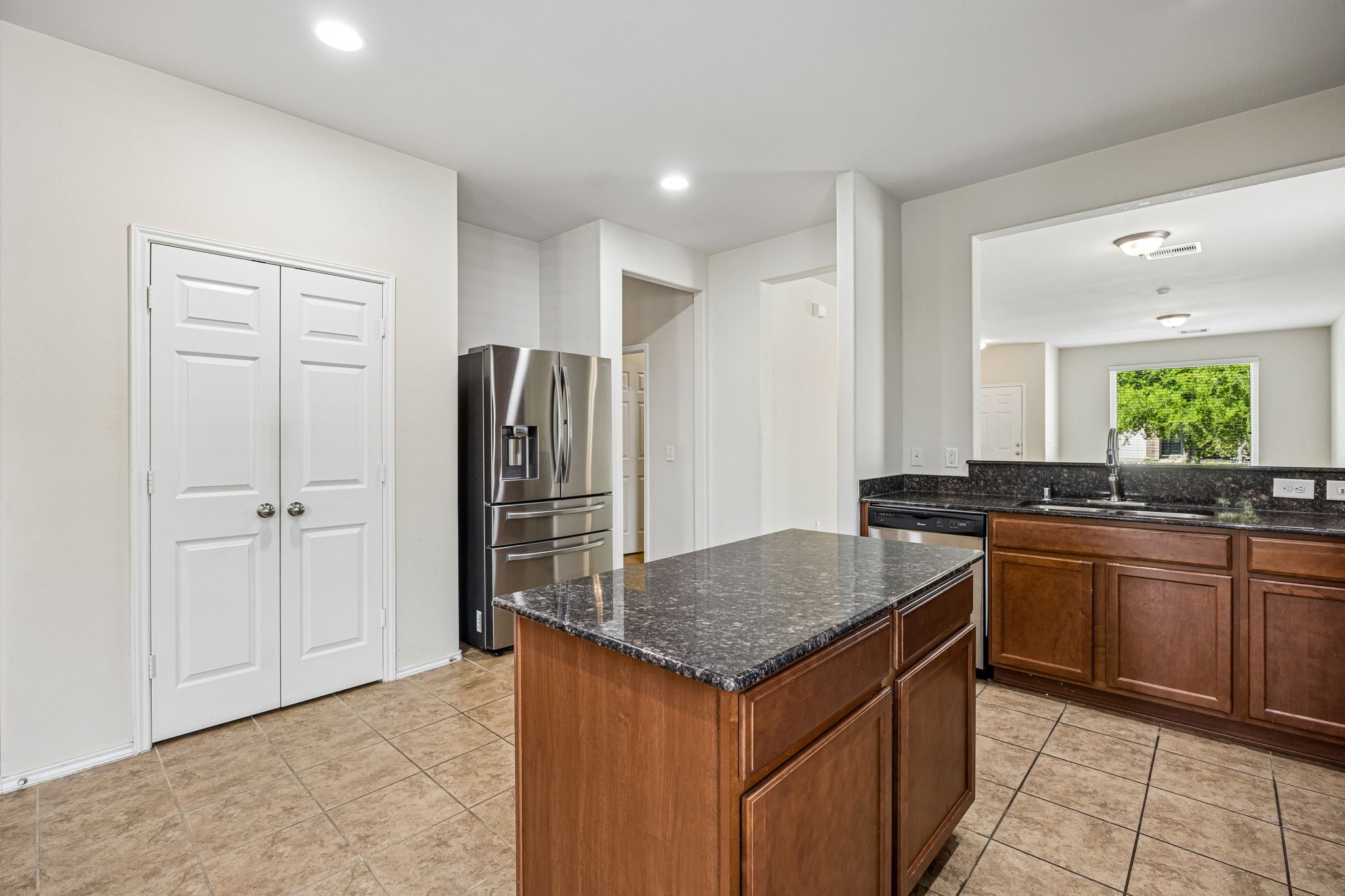 1910 Wagon Boss Road Houston, TX 77049 - Photo 5 of 22