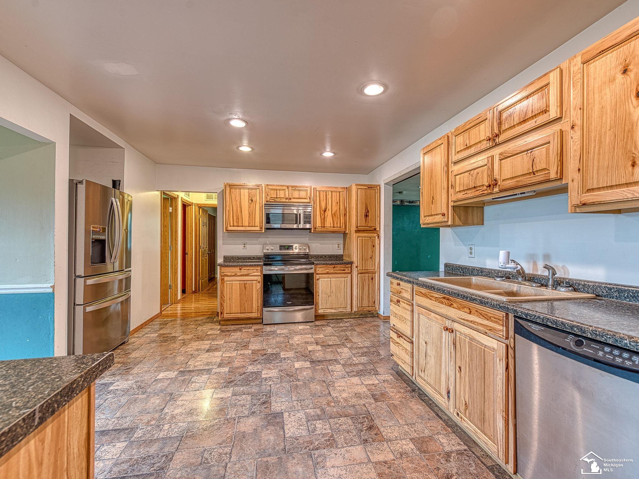 9583 Exeter Road Carleton, MI 48117 - Photo 8 of 30