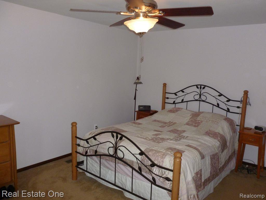 96 Foxboro Drive Rochester, MI 48309 - Photo 22 of 25 P1040377.jpg