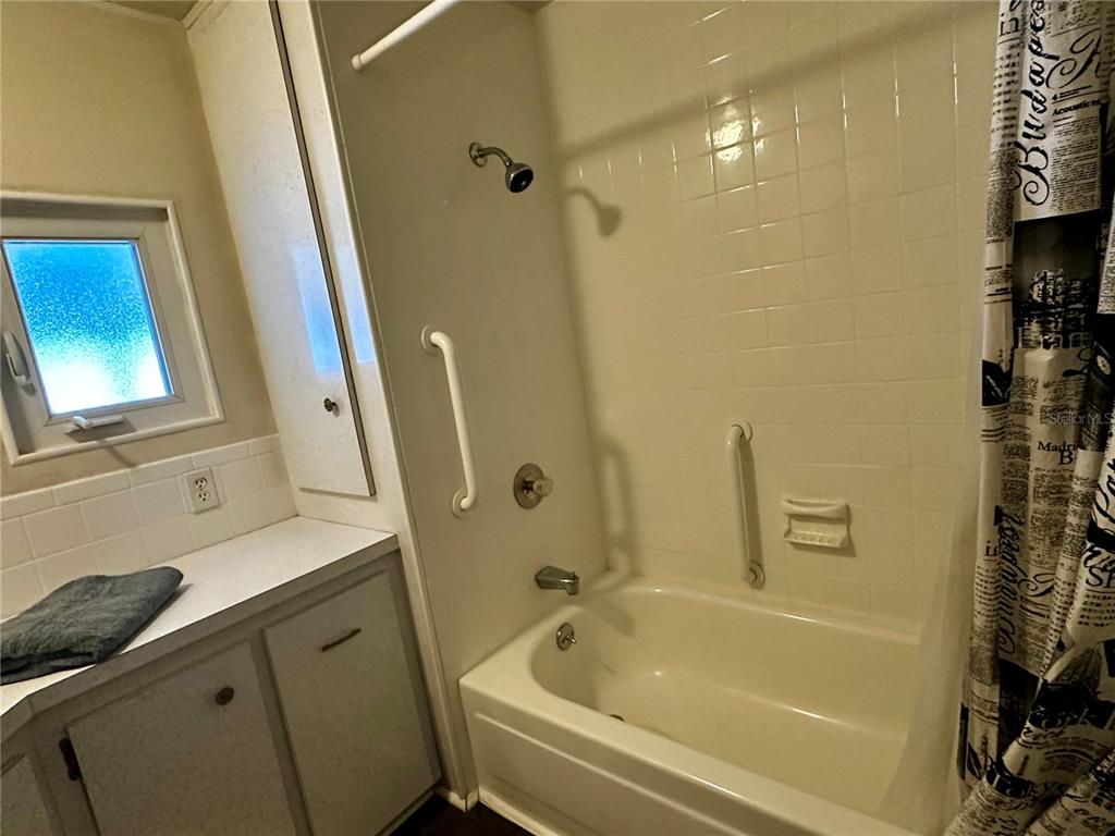 1100 South Belcher Road, Unit 523 Largo, FL 33771 - Photo 19 of 56 a bathroom with a tub a sink and a large mirror